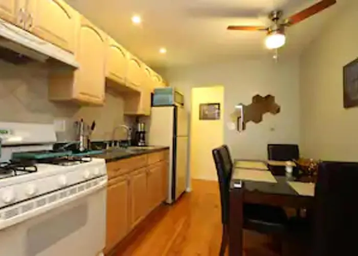 Sleeps 4 With Free Parking